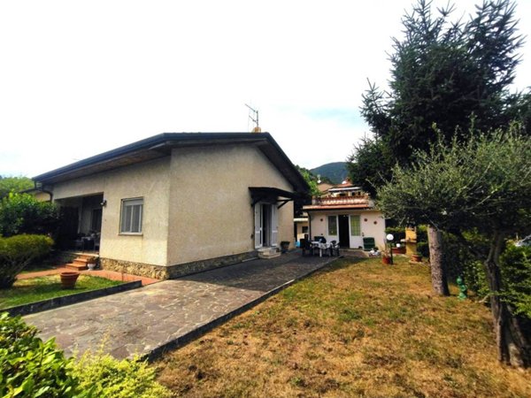 casa indipendente in vendita a Camaiore