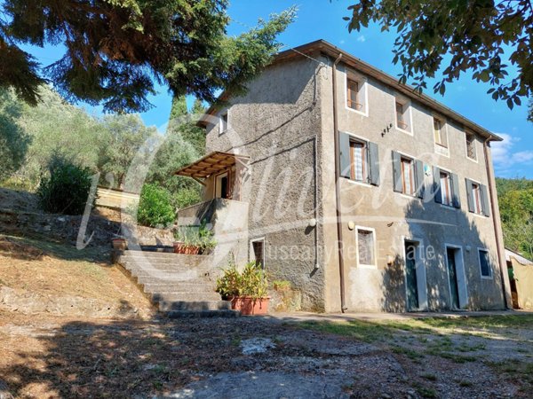 casa indipendente in vendita a Camaiore
