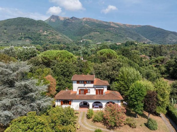 casa indipendente in vendita a Camaiore