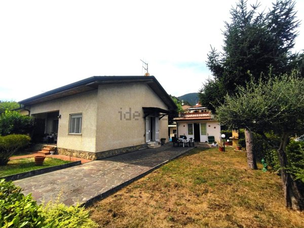 casa indipendente in vendita a Camaiore