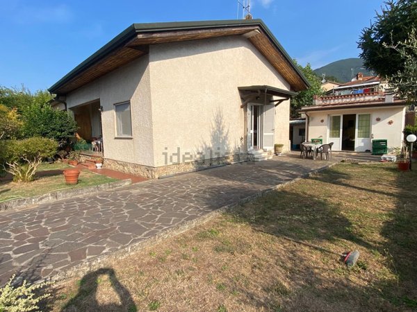 casa indipendente in vendita a Camaiore