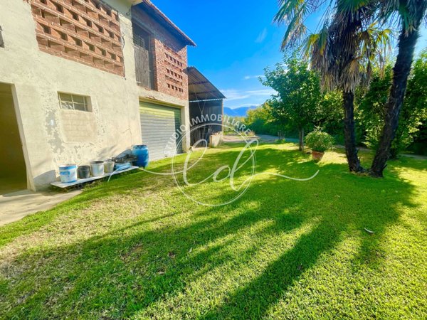 casale in vendita a Camaiore