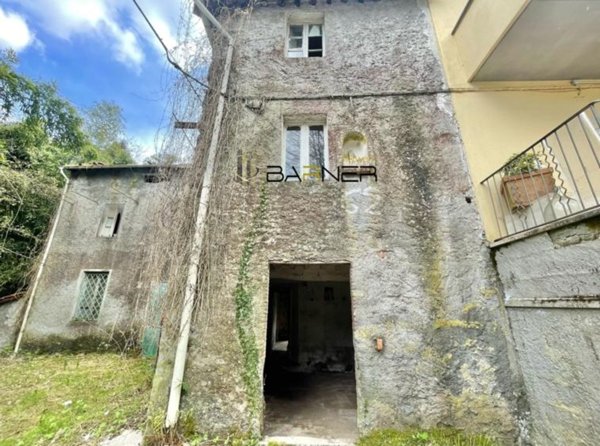 casa indipendente in vendita a Camaiore in zona Valpromaro