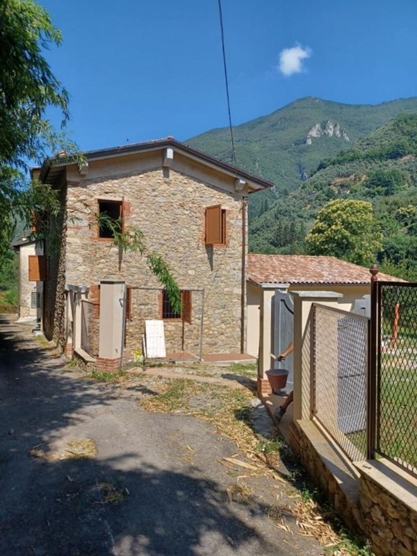 casale in vendita a Camaiore in zona Vado