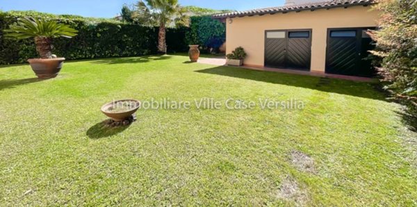 casa indipendente in vendita a Camaiore in zona Lido di Camaiore