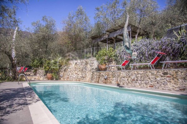 casa indipendente in vendita a Camaiore