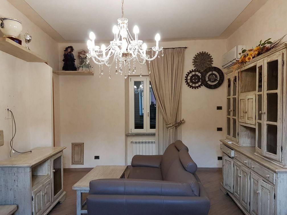 pentavano in vendita a Camaiore