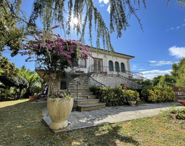 casa indipendente in vendita a Camaiore in zona Capezzano Pianore
