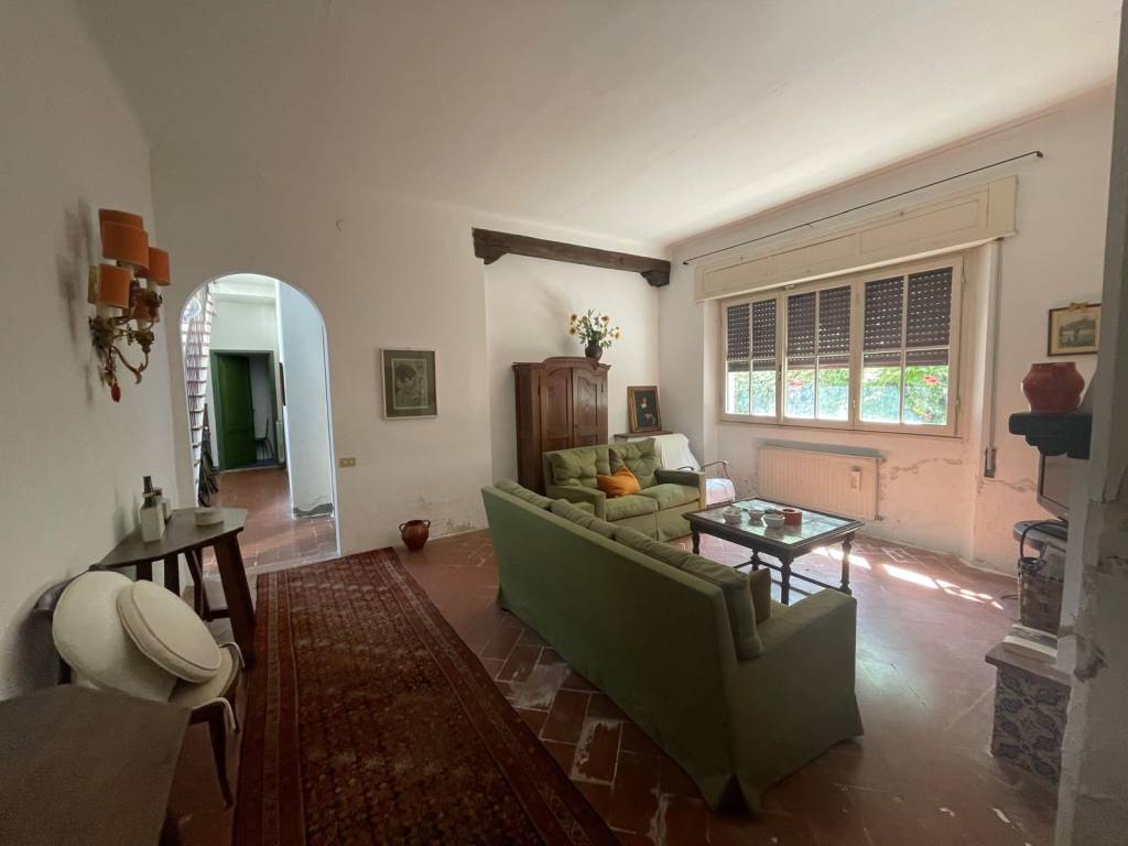 casa indipendente in vendita a Camaiore in zona Lido di Camaiore