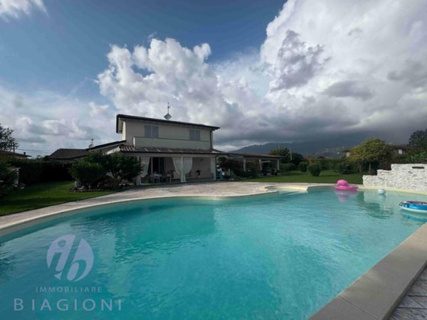 casa indipendente in vendita a Camaiore in zona Lido di Camaiore