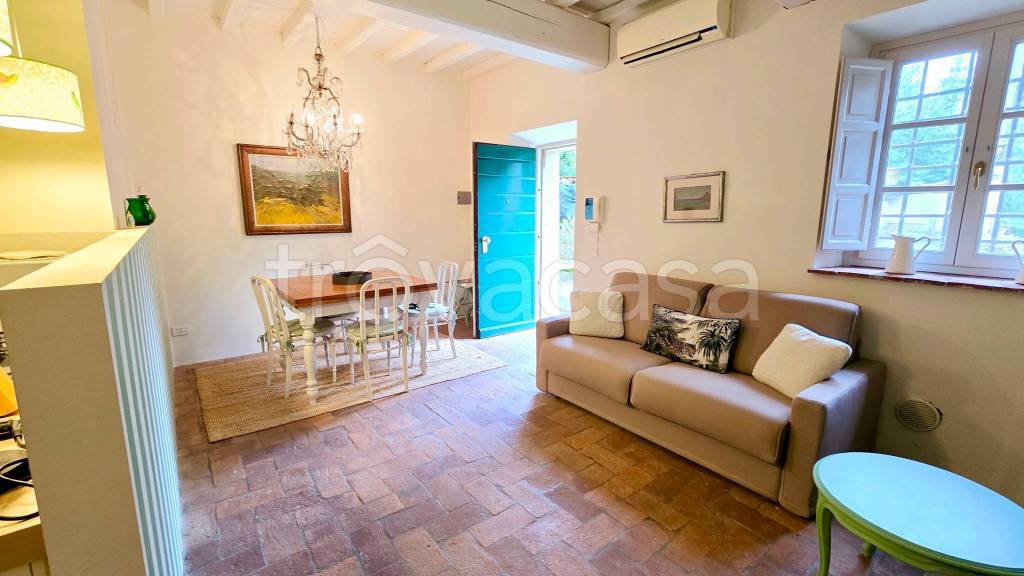 appartamento in vendita a Camaiore in zona Lombrici