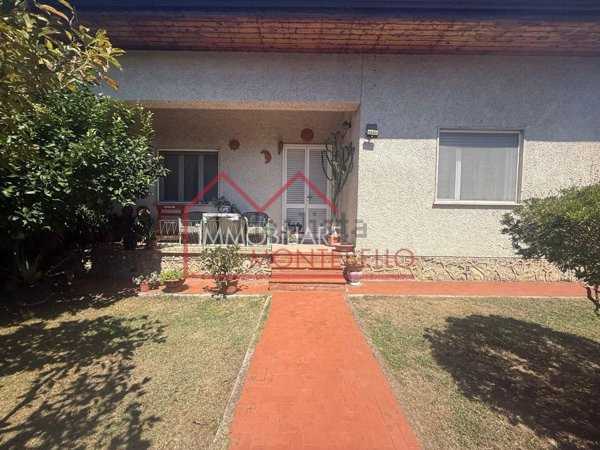 casa indipendente in vendita a Camaiore