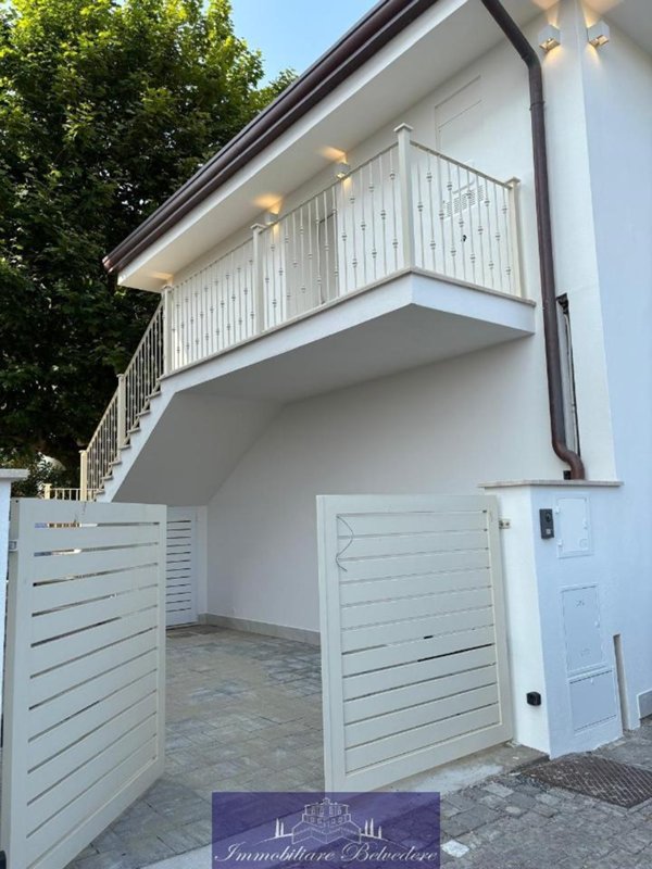 appartamento in vendita a Camaiore in zona Lido di Camaiore