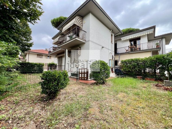 appartamento in vendita a Camaiore in zona Lido di Camaiore