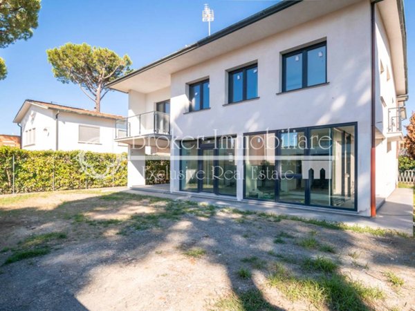 casa indipendente in vendita a Camaiore in zona Lido di Camaiore