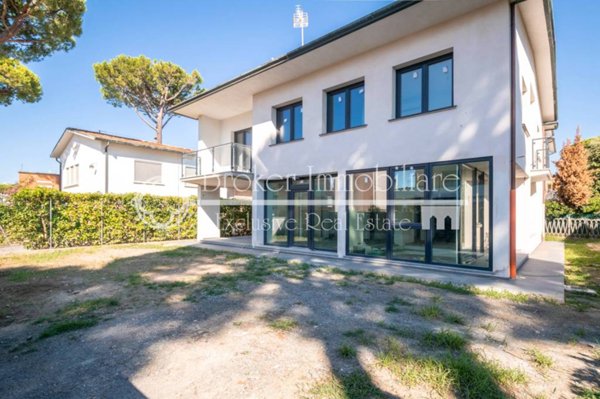 casa indipendente in vendita a Camaiore in zona Lido di Camaiore