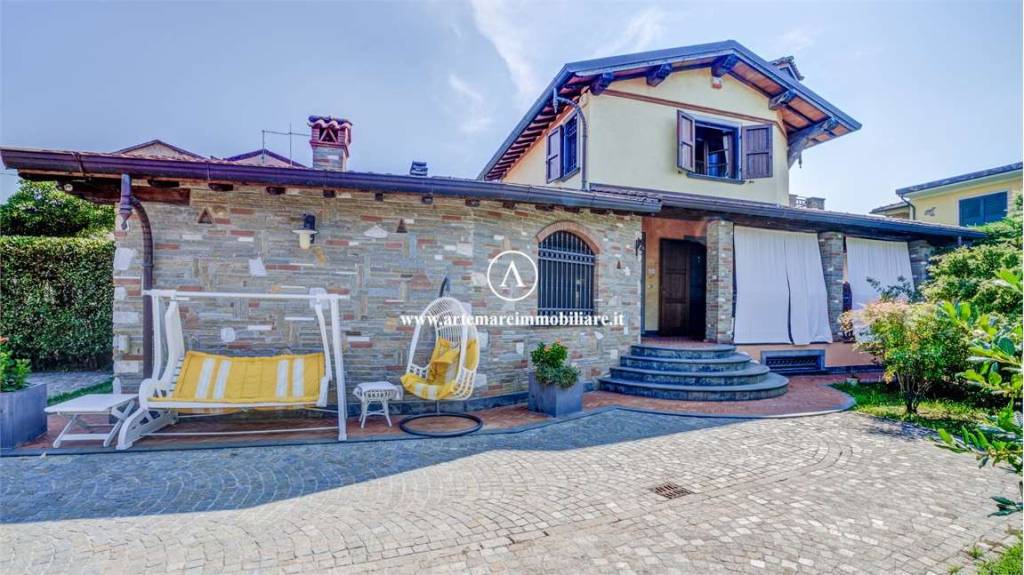 casa indipendente in vendita a Camaiore in zona Capezzano Pianore