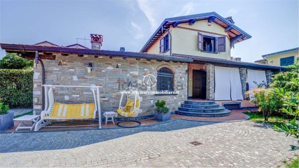 casa indipendente in vendita a Camaiore in zona Capezzano Pianore