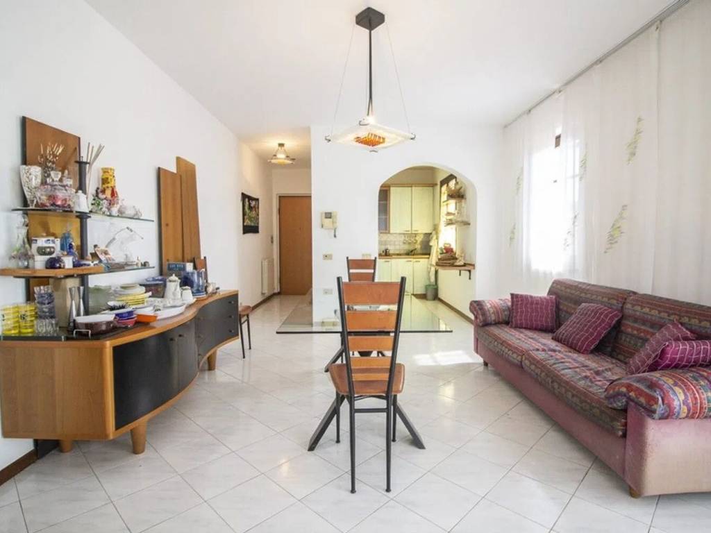 appartamento in vendita a Camaiore in zona Lido di Camaiore