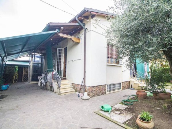 casa indipendente in vendita a Camaiore in zona Lido di Camaiore