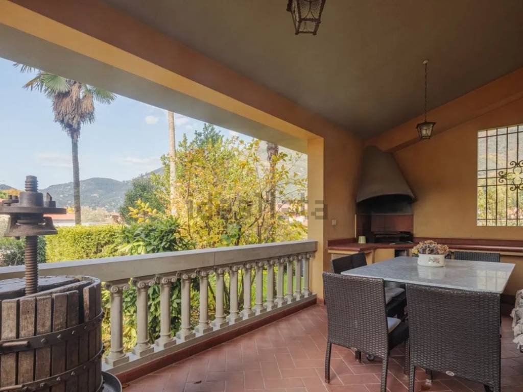 casa indipendente in vendita a Camaiore