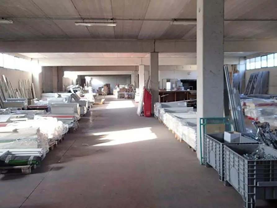 capannone in vendita a Camaiore in zona Capezzano Pianore