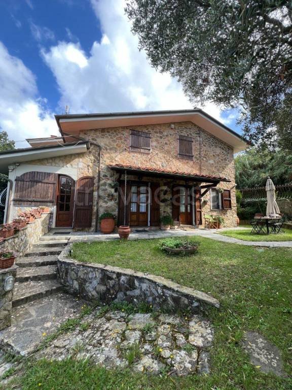 casa indipendente in vendita a Camaiore