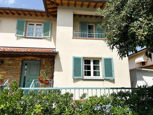 casa indipendente in vendita a Camaiore in zona Capezzano Pianore