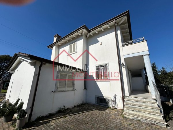 casa indipendente in vendita a Camaiore in zona Capezzano Pianore