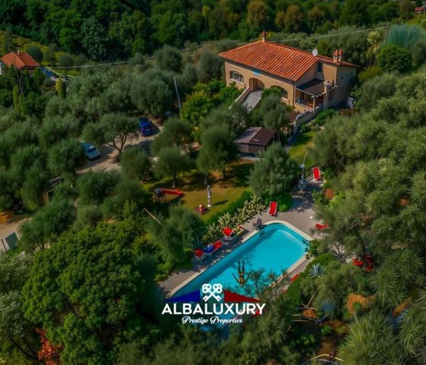 casa indipendente in vendita a Camaiore in zona Lido di Camaiore