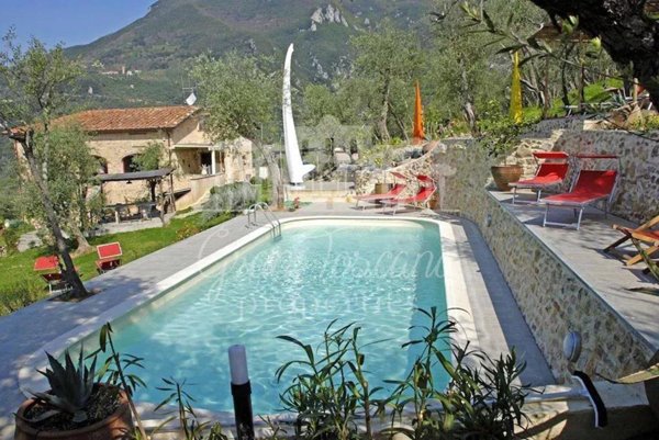 casale in vendita a Camaiore in zona Secco