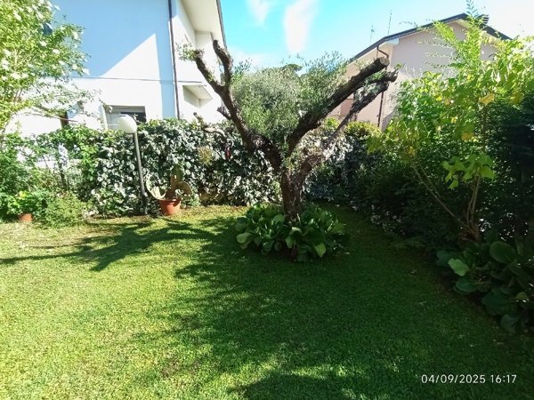 casa indipendente in vendita a Camaiore