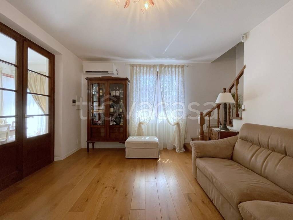 casa indipendente in vendita a Camaiore in zona Capezzano Pianore