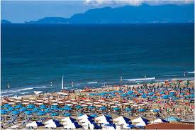 negozio in vendita a Camaiore in zona Lido di Camaiore
