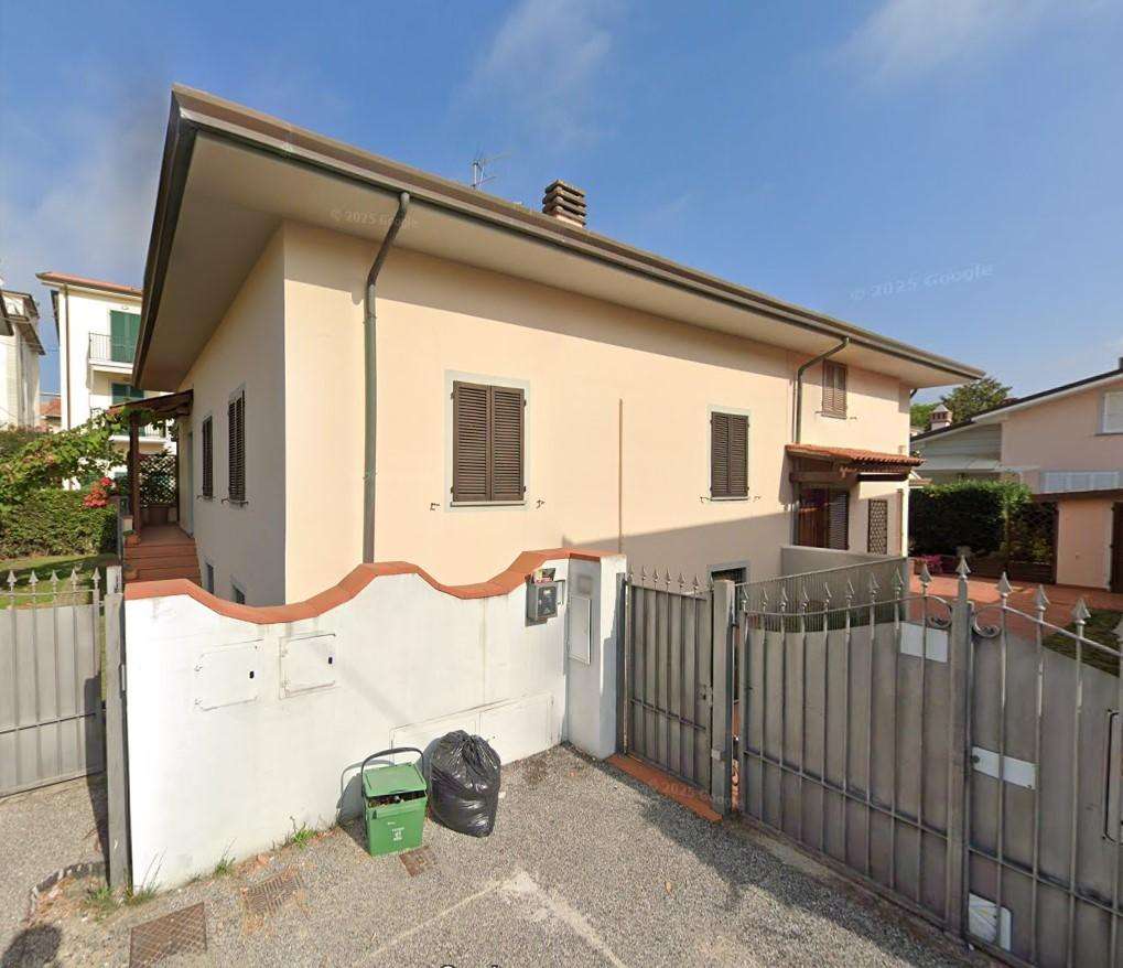 appartamento in vendita a Camaiore in zona Lido di Camaiore