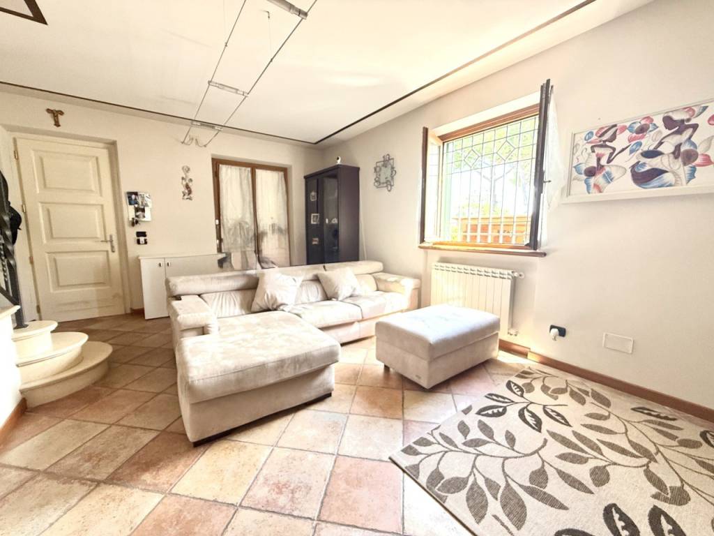 casa indipendente in vendita a Camaiore in zona Lido di Camaiore