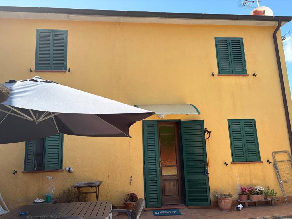 casa indipendente in vendita a Camaiore in zona Capezzano Pianore
