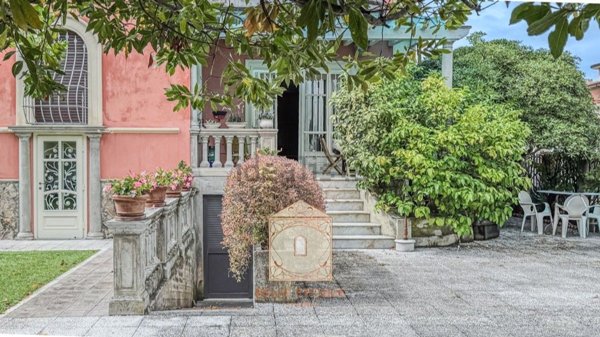 appartamento in vendita a Camaiore in zona Lido di Camaiore