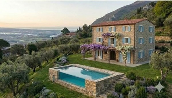 casa indipendente in vendita a Camaiore in zona Pedona