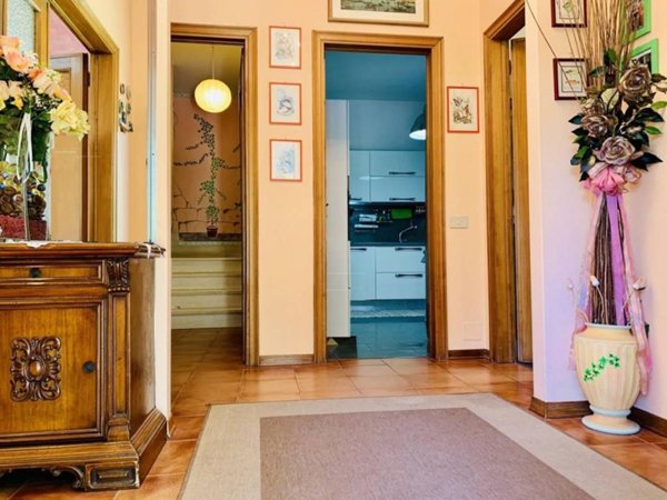 casa indipendente in vendita a Camaiore in zona Lido di Camaiore