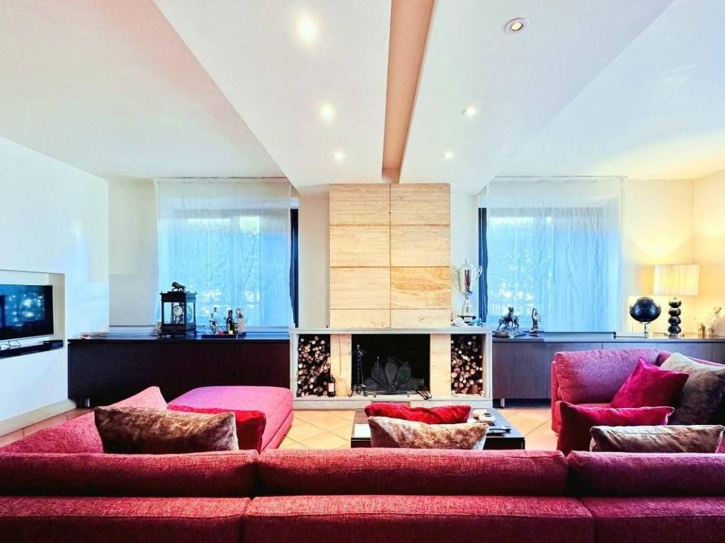 casa indipendente in vendita a Camaiore in zona Lido di Camaiore