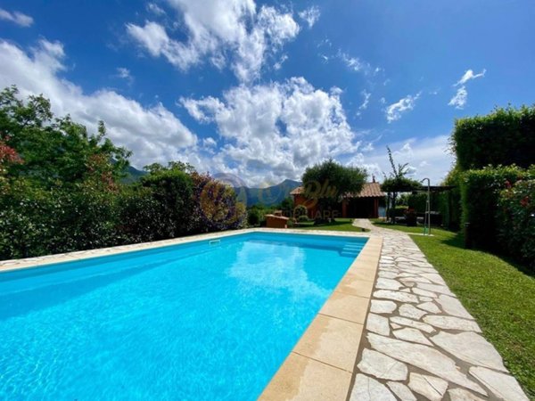 casa indipendente in vendita a Camaiore in zona Santa Lucia
