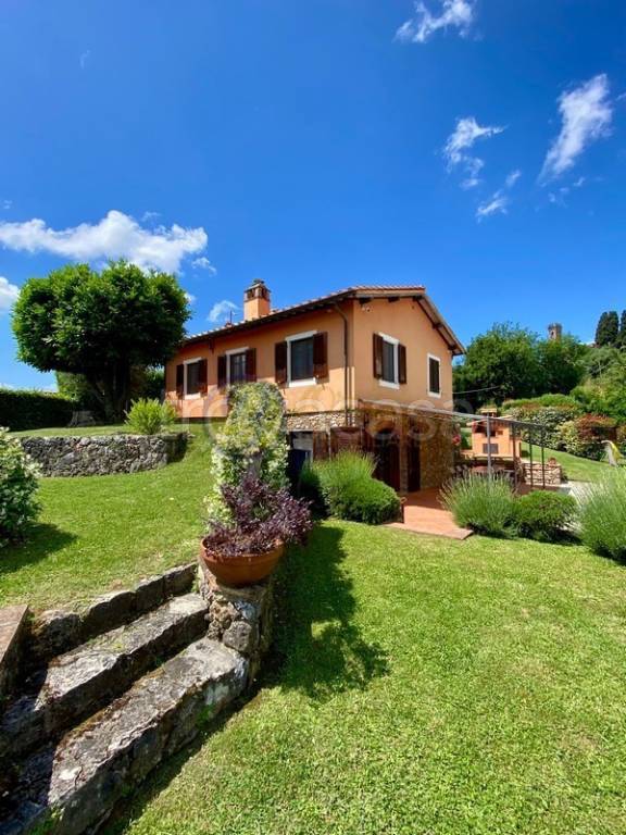 casa indipendente in vendita a Camaiore in zona Santa Lucia