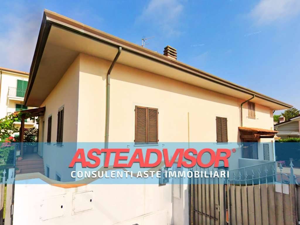 casa indipendente in vendita a Camaiore in zona Lido di Camaiore