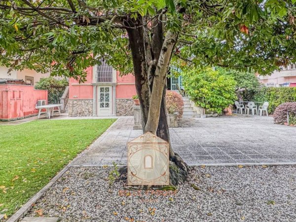 appartamento in vendita a Camaiore in zona Lido di Camaiore