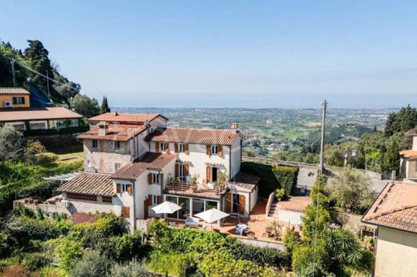 casa indipendente in vendita a Camaiore in zona Santa Lucia