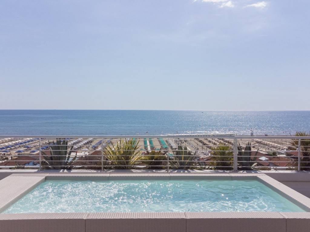 appartamento in vendita a Camaiore in zona Lido di Camaiore