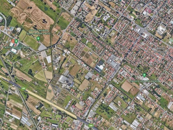 terreno edificabile in vendita a Camaiore in zona Lido di Camaiore