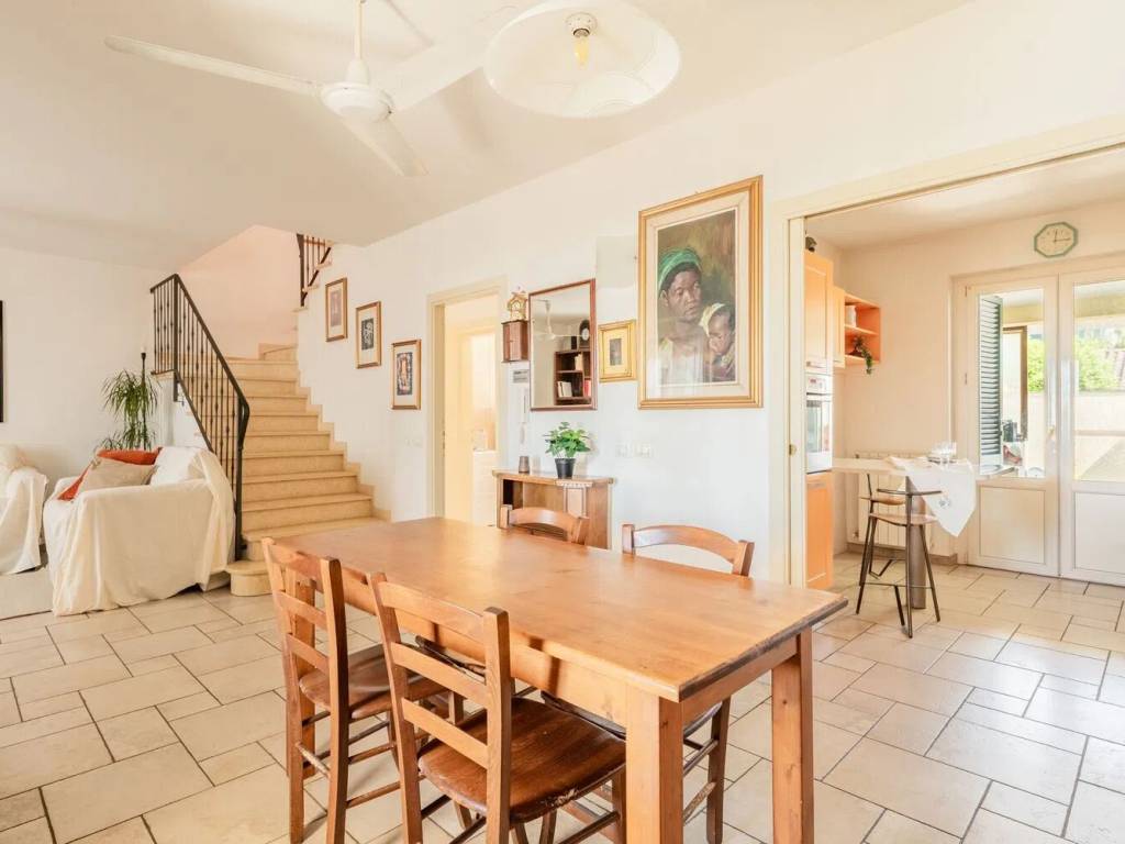 casa indipendente in vendita a Camaiore in zona Capezzano Pianore