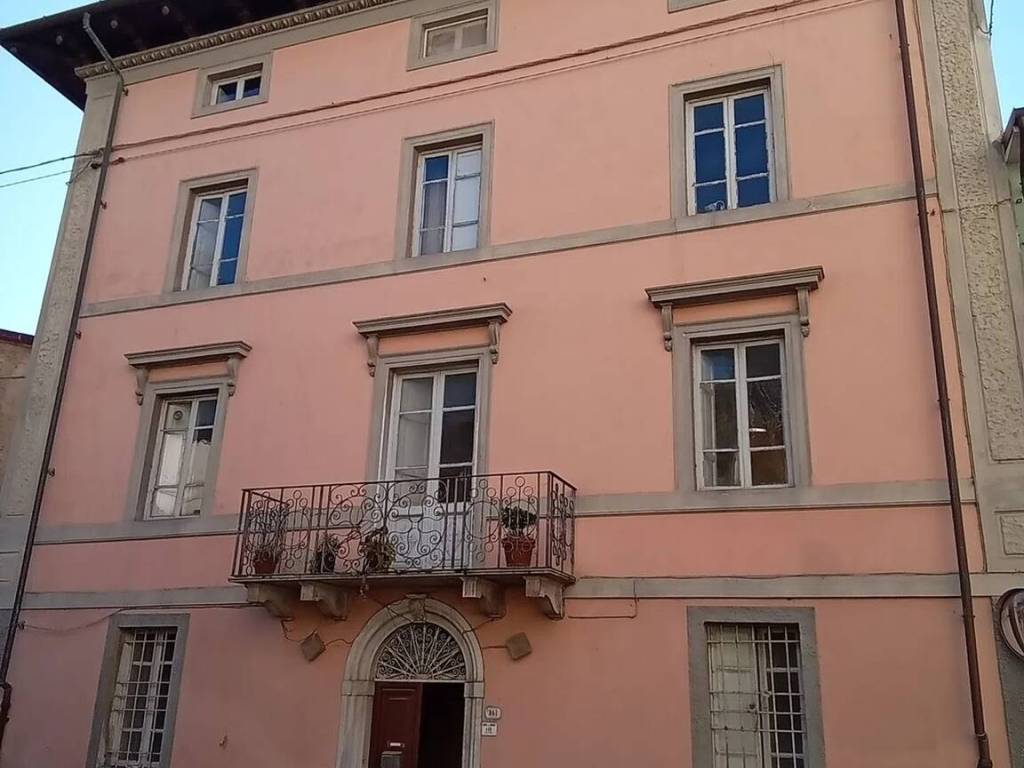 intera palazzina in vendita a Camaiore in zona Nocchi